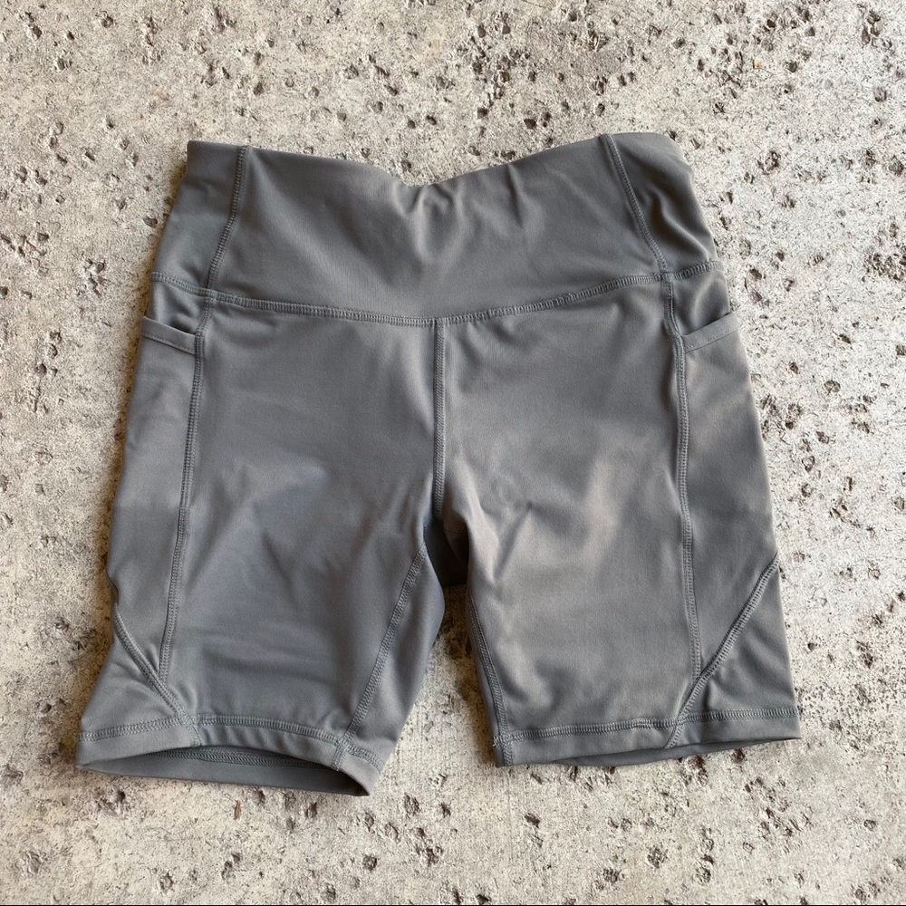 workout shorts with pockets